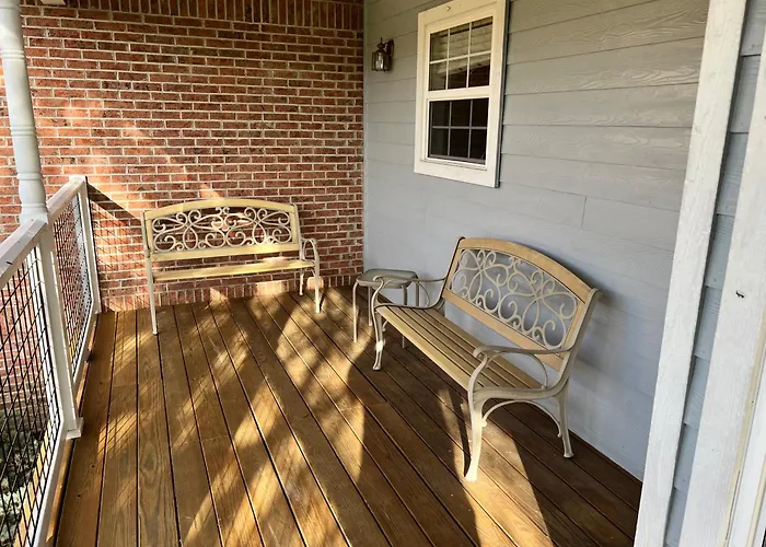 Bears Valley Inn - Great Location! - Peaceful, Children And Dog Friendly Retreat - Less Than 15 Min To All Attractions - Private Pool Club & Fishing Hole - Game Room With Tv