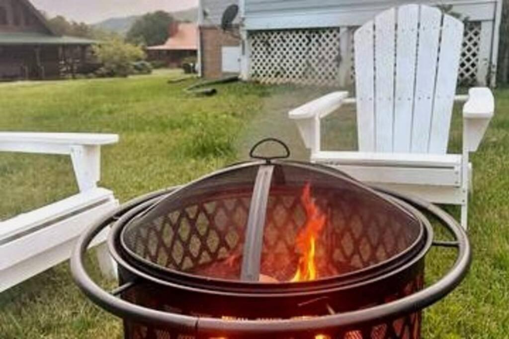 Holiday home Bears Valley Inn - Great Location! - Peaceful, Children And Dog Friendly Retreat - Less Than 15 Min To All Attractions - Private Pool Club & Fishing Hole - Game Room With Tv *