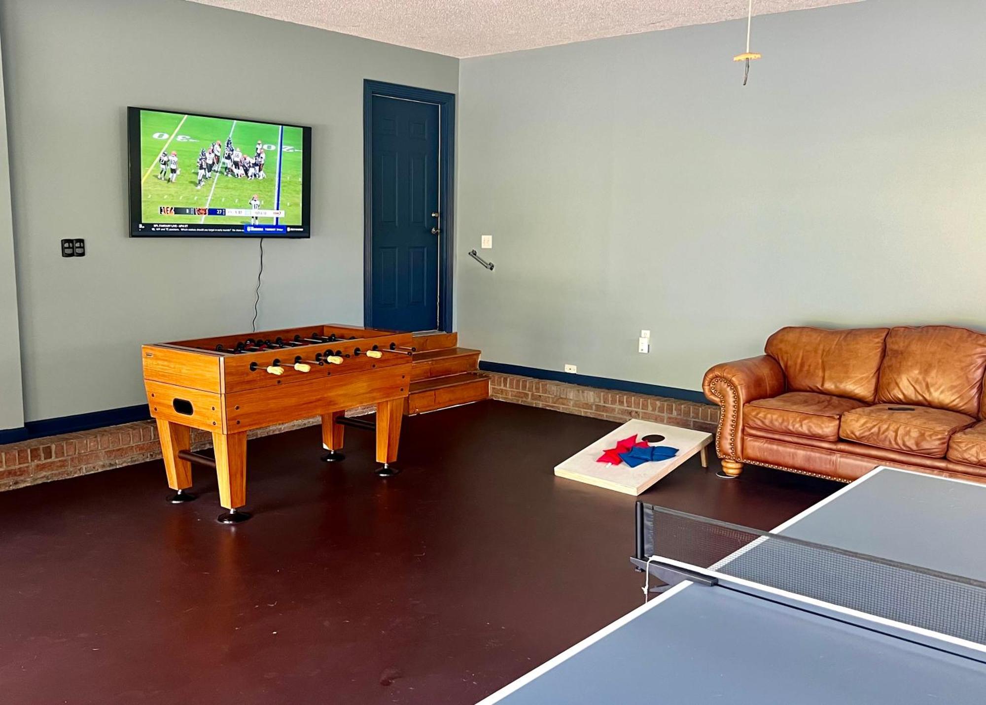 Bears Valley Inn - Great Location! - Peaceful, Children And Dog Friendly Retreat - Less Than 15 Min To All Attractions - Private Pool Club & Fishing Hole - Game Room With Tv