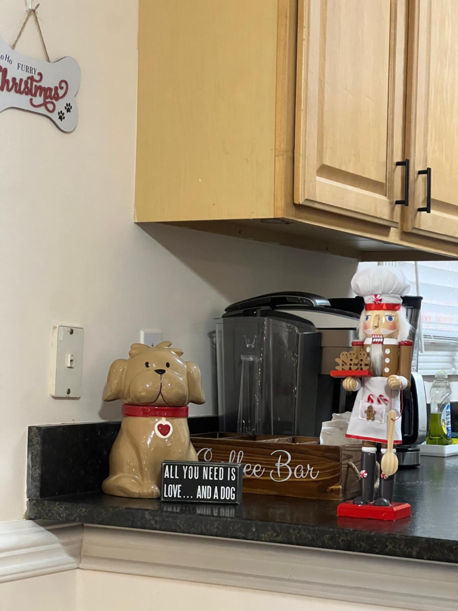 Bears Valley Inn - Great Location! - Peaceful, Children And Dog Friendly Retreat - Less Than 15 Min To All Attractions - Private Pool Club & Fishing Hole - Game Room With Tv Sevierville