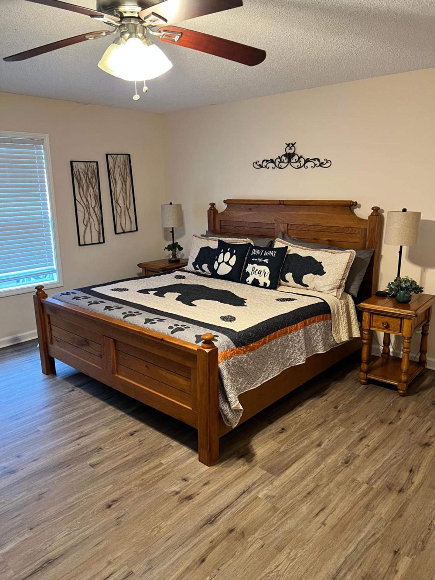 Holiday home Bears Valley Inn - Great Location! - Peaceful, Children And Dog Friendly Retreat - Less Than 15 Min To All Attractions - Private Pool Club & Fishing Hole - Game Room With Tv