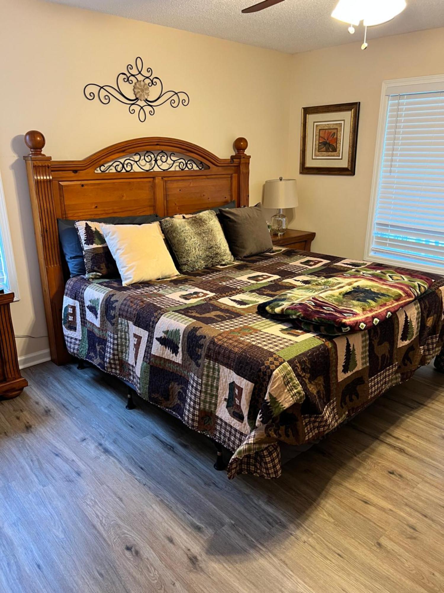 Bears Valley Inn - Great Location! - Peaceful, Children And Dog Friendly Retreat - Less Than 15 Min To All Attractions - Private Pool Club & Fishing Hole - Game Room With Tv * Sevierville